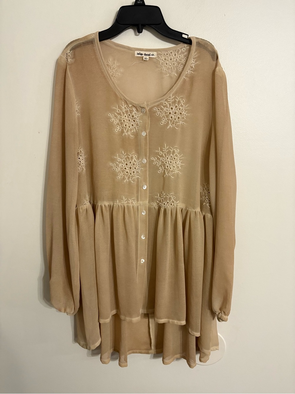 Indigo Thread Co Sheer Beige Embroidered Button-Front Tunic Size Large